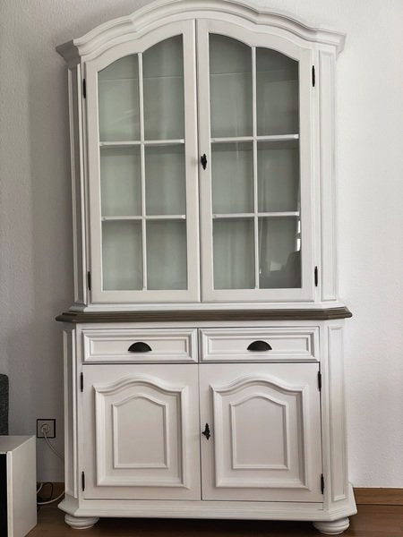 Vitrinenschrank – Weiß mit Holzplatte