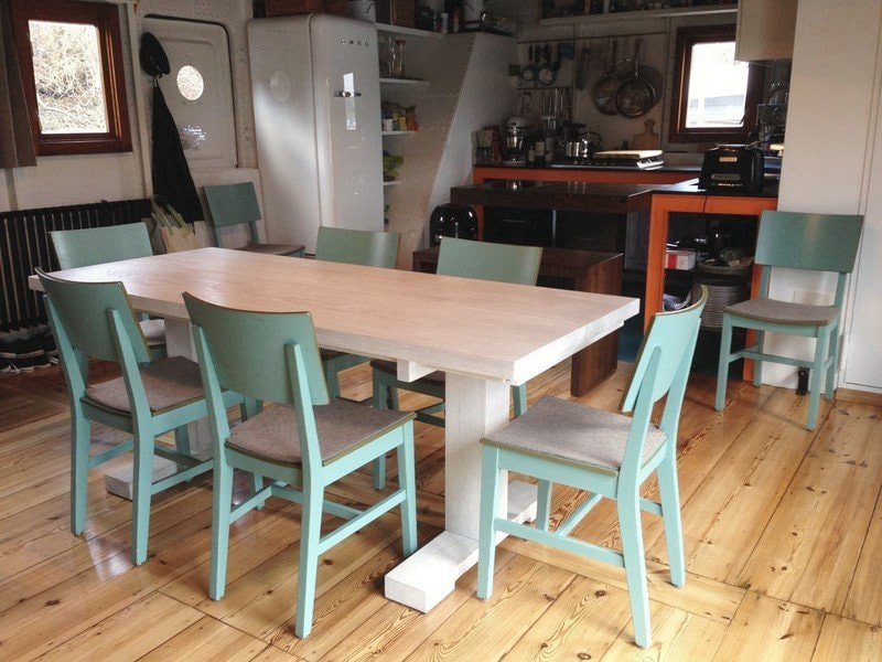 Esstisch – Weißes Gestell, Stühle in Mint